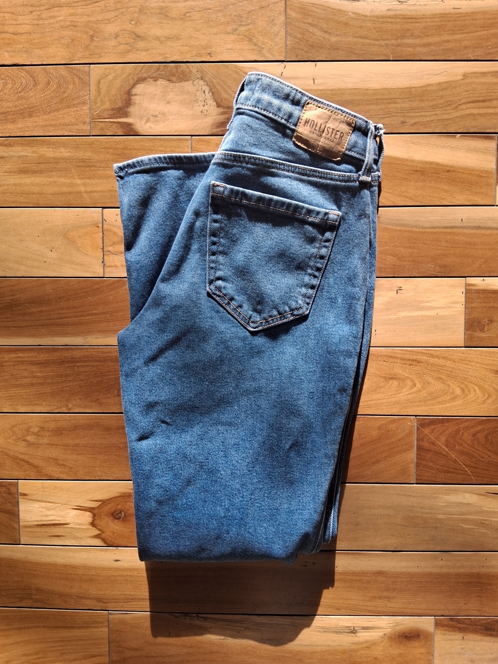 Hollister High-Rise Mom Jeans – W27 L27